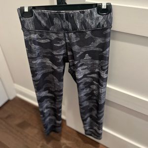 Terez - Cropped Charcoal Heathered Camo Hi-Shine Leggings